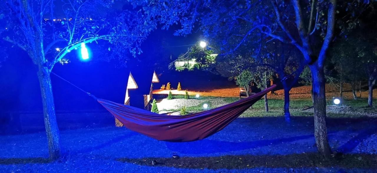 Hotel La 3 Stejari, Calimanesti Salatrucel Esterno foto