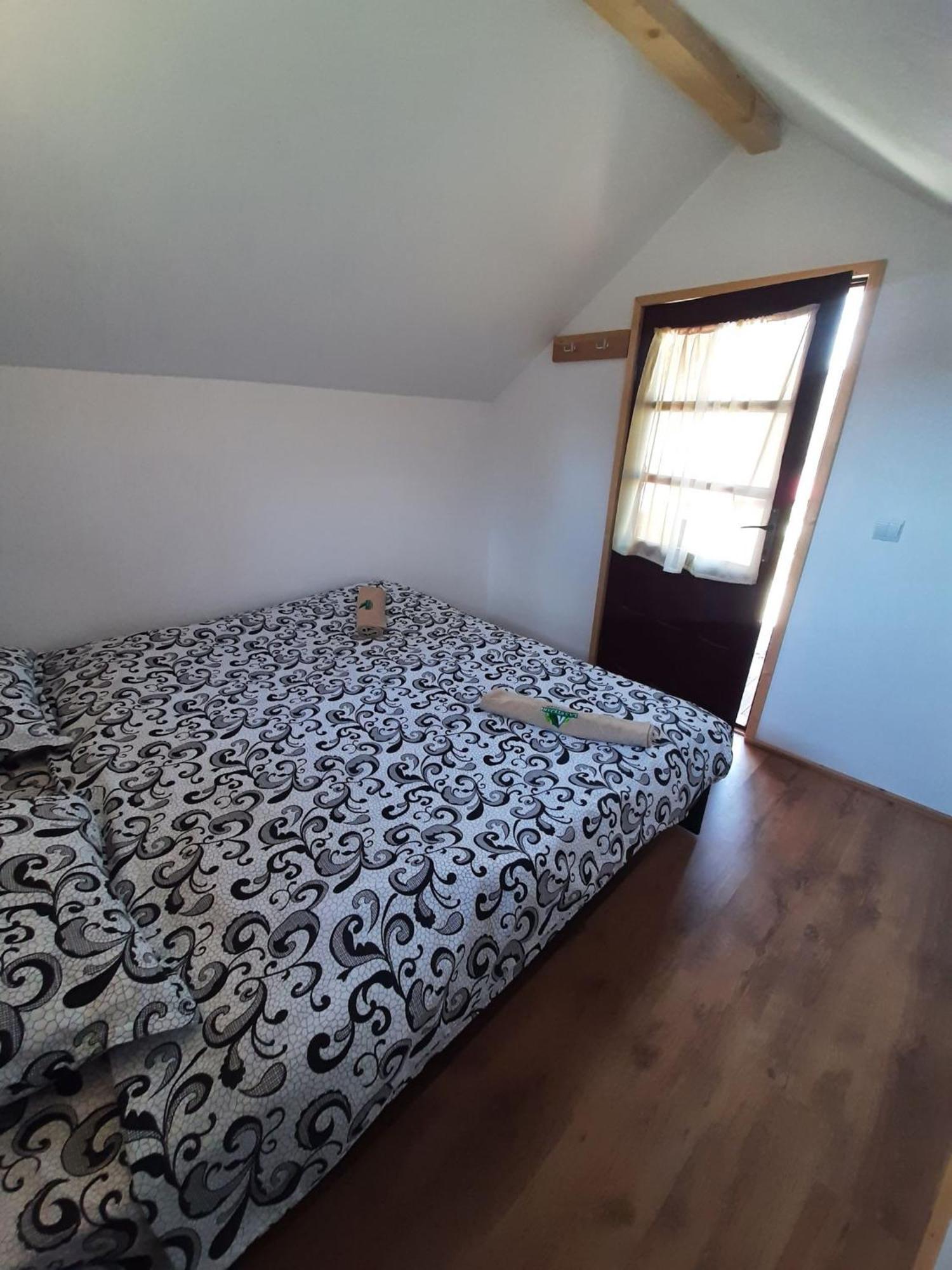 Hotel La 3 Stejari, Calimanesti Salatrucel Esterno foto